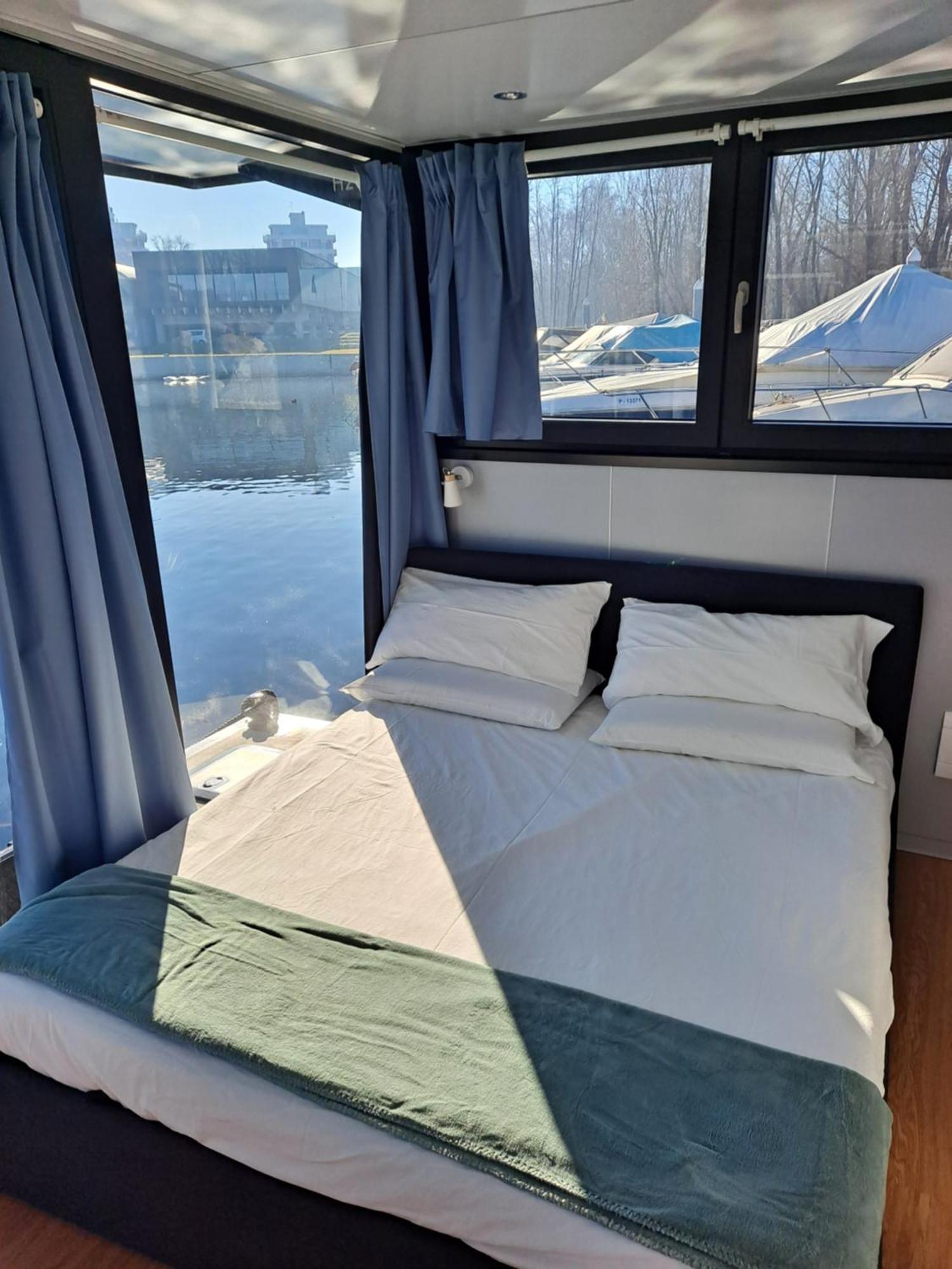 Floating Experience Black Pearl, Lago Maggiore Dormelletto Zewnętrze zdjęcie