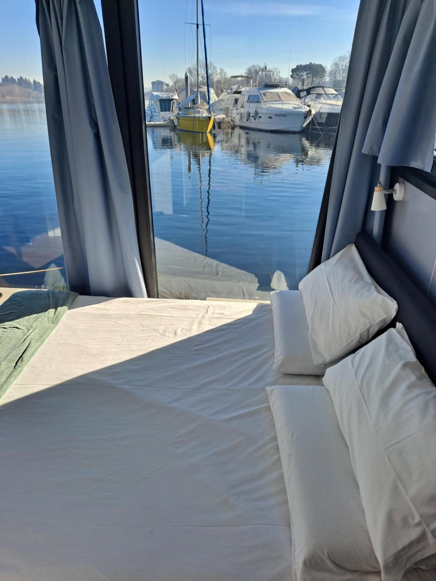 Floating Experience Black Pearl, Lago Maggiore Dormelletto Zewnętrze zdjęcie