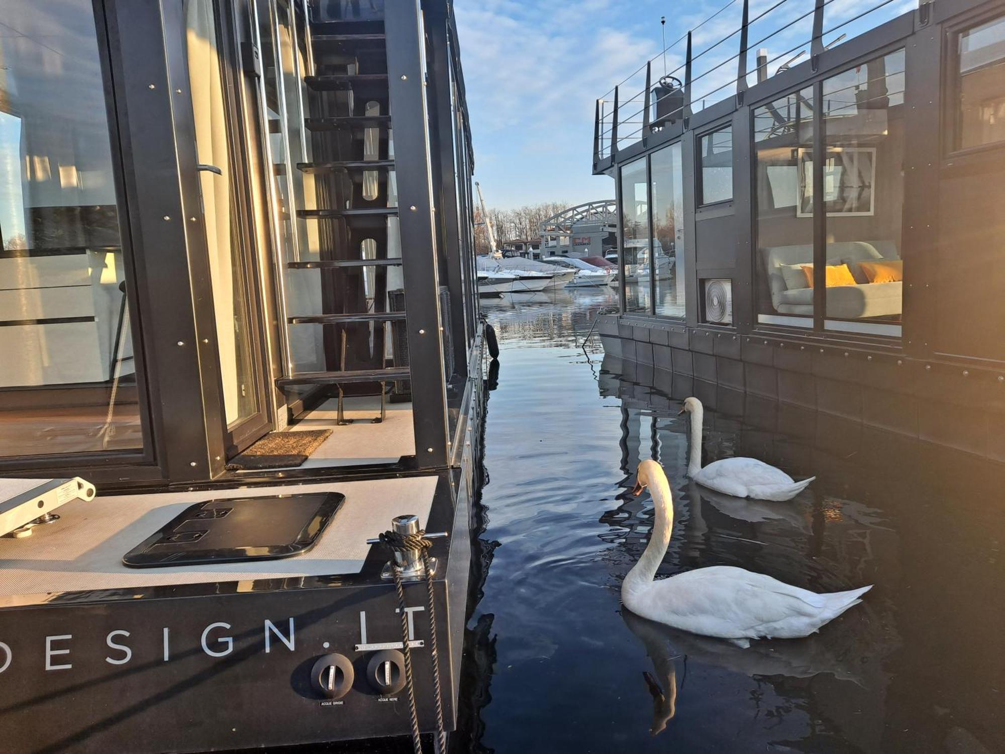 Floating Experience Black Pearl, Lago Maggiore Dormelletto Zewnętrze zdjęcie