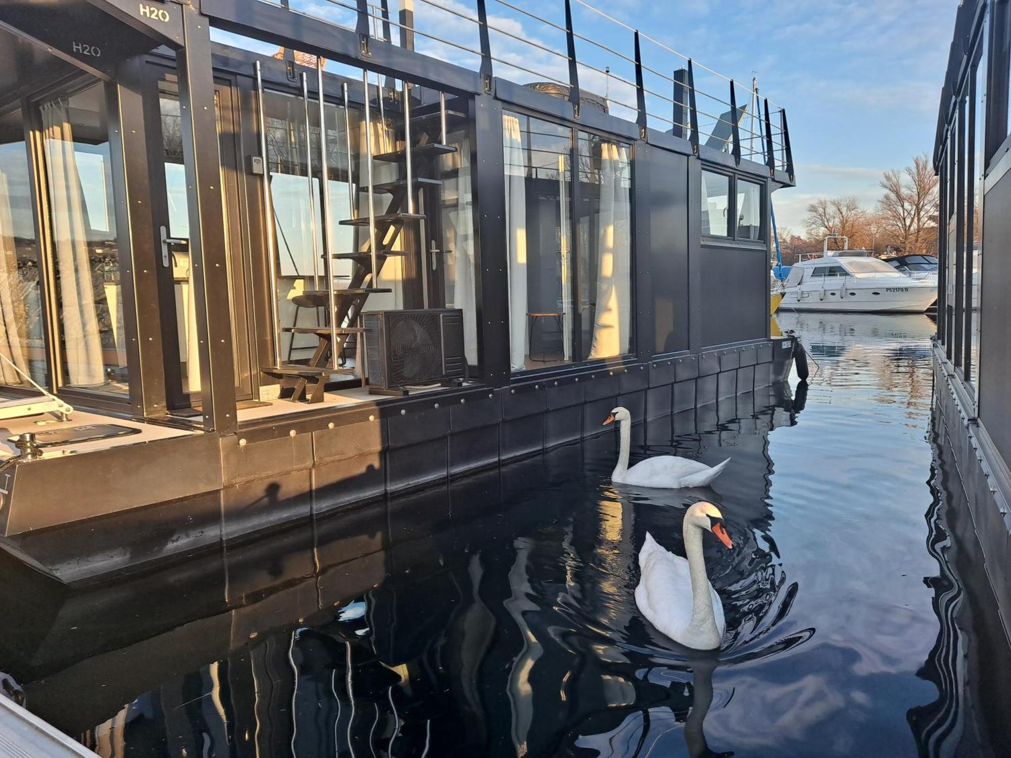 Floating Experience Black Pearl, Lago Maggiore Dormelletto Zewnętrze zdjęcie