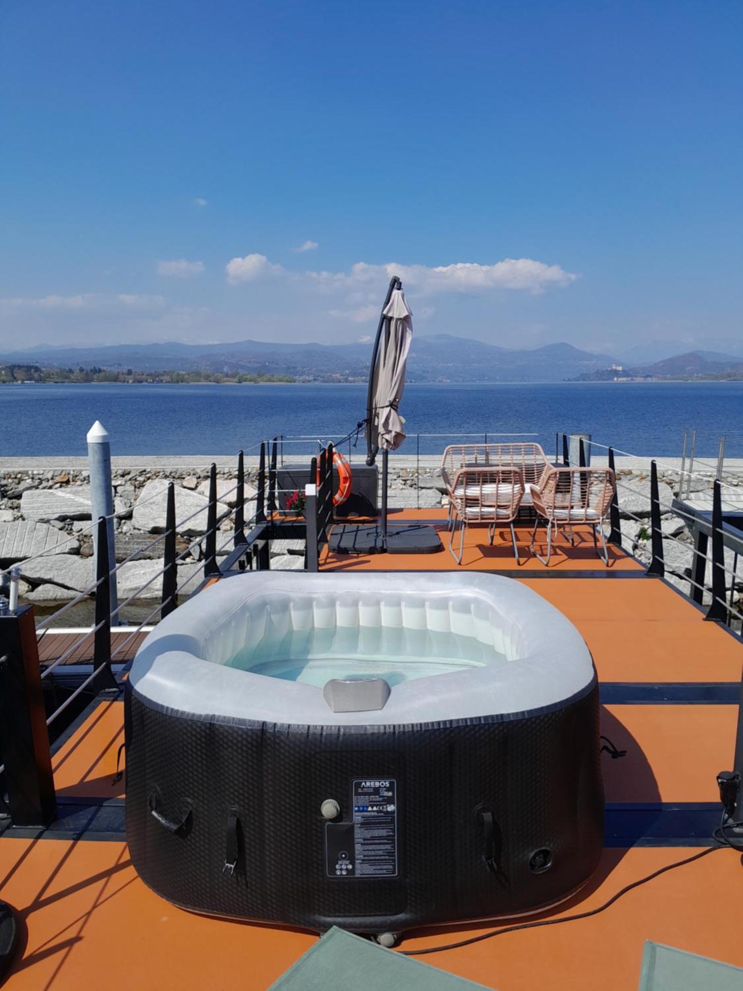 Floating Experience Black Pearl, Lago Maggiore Dormelletto Zewnętrze zdjęcie