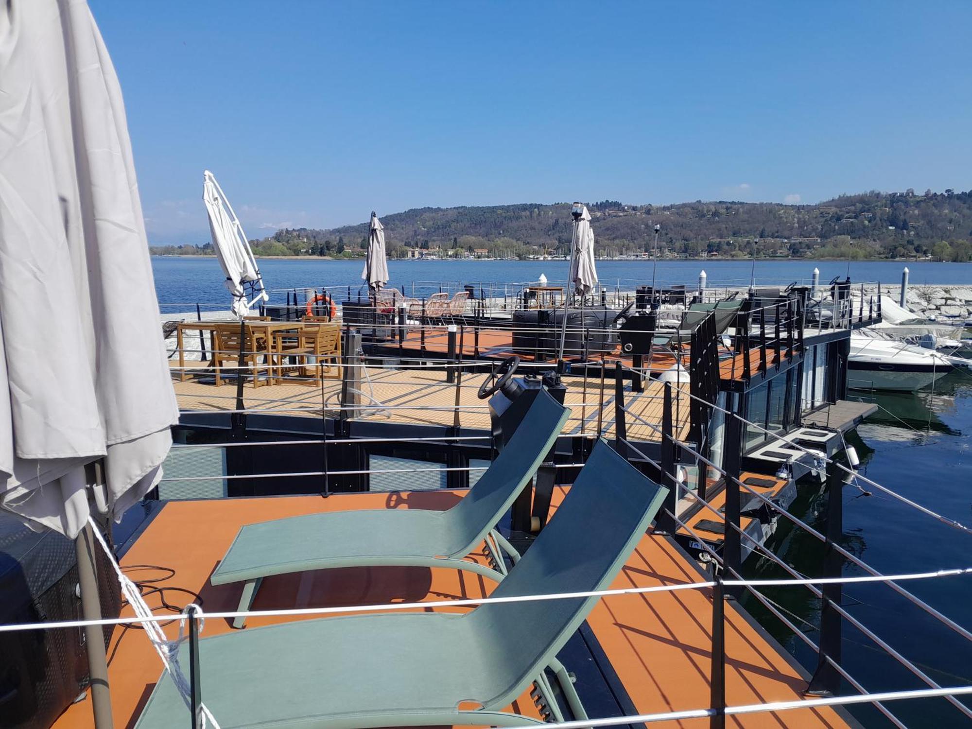 Floating Experience Black Pearl, Lago Maggiore Dormelletto Zewnętrze zdjęcie