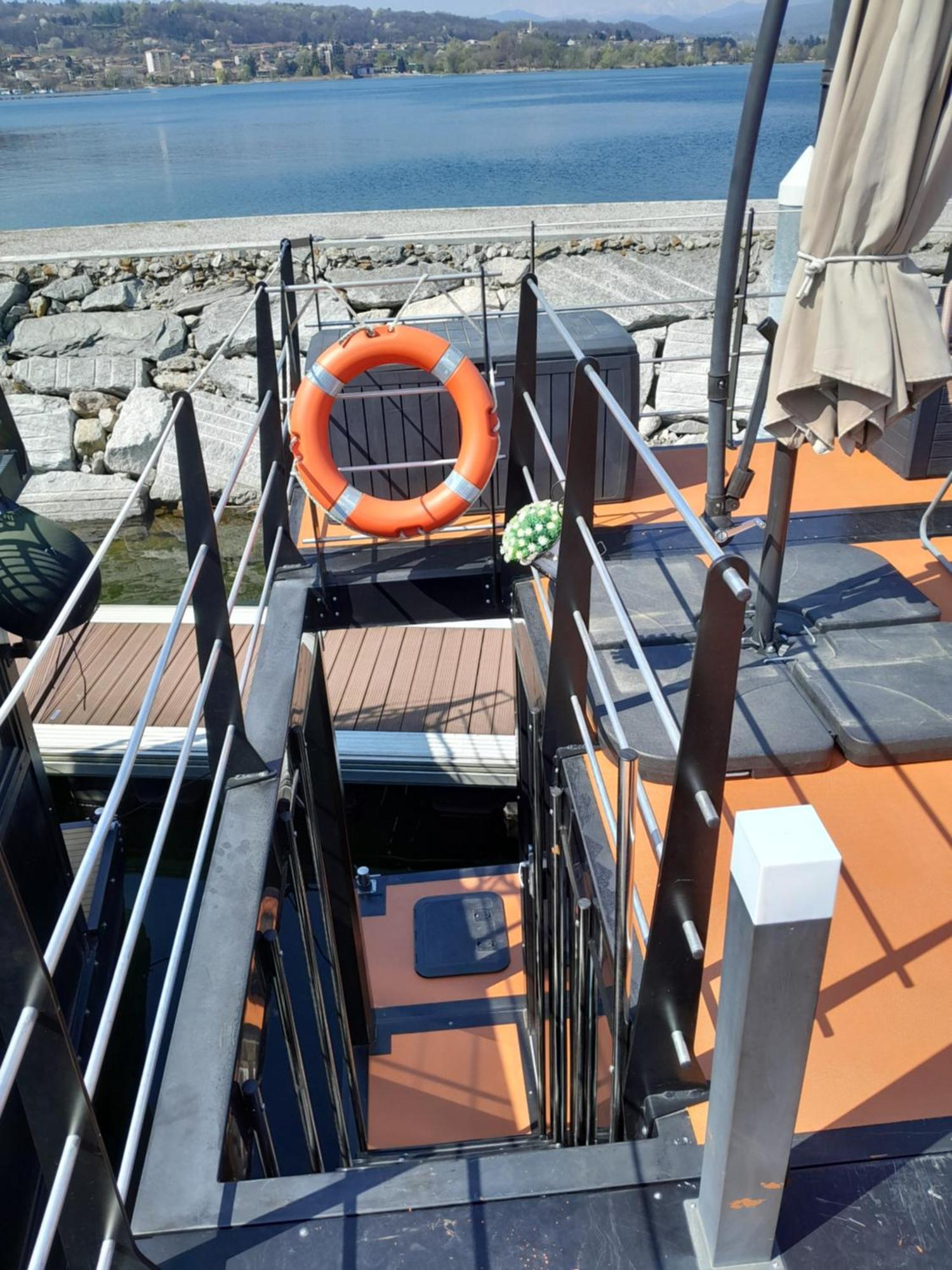Floating Experience Black Pearl, Lago Maggiore Dormelletto Zewnętrze zdjęcie