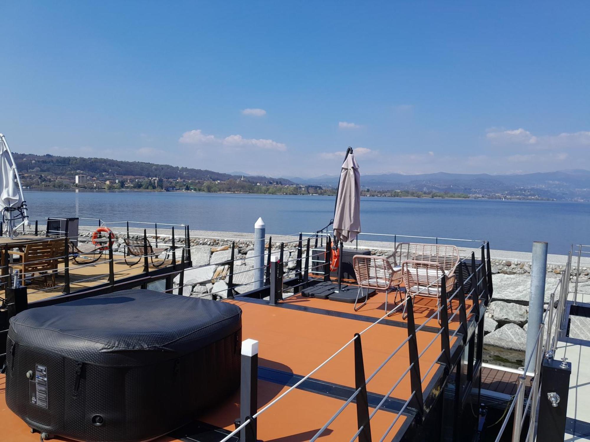Floating Experience Black Pearl, Lago Maggiore Dormelletto Zewnętrze zdjęcie
