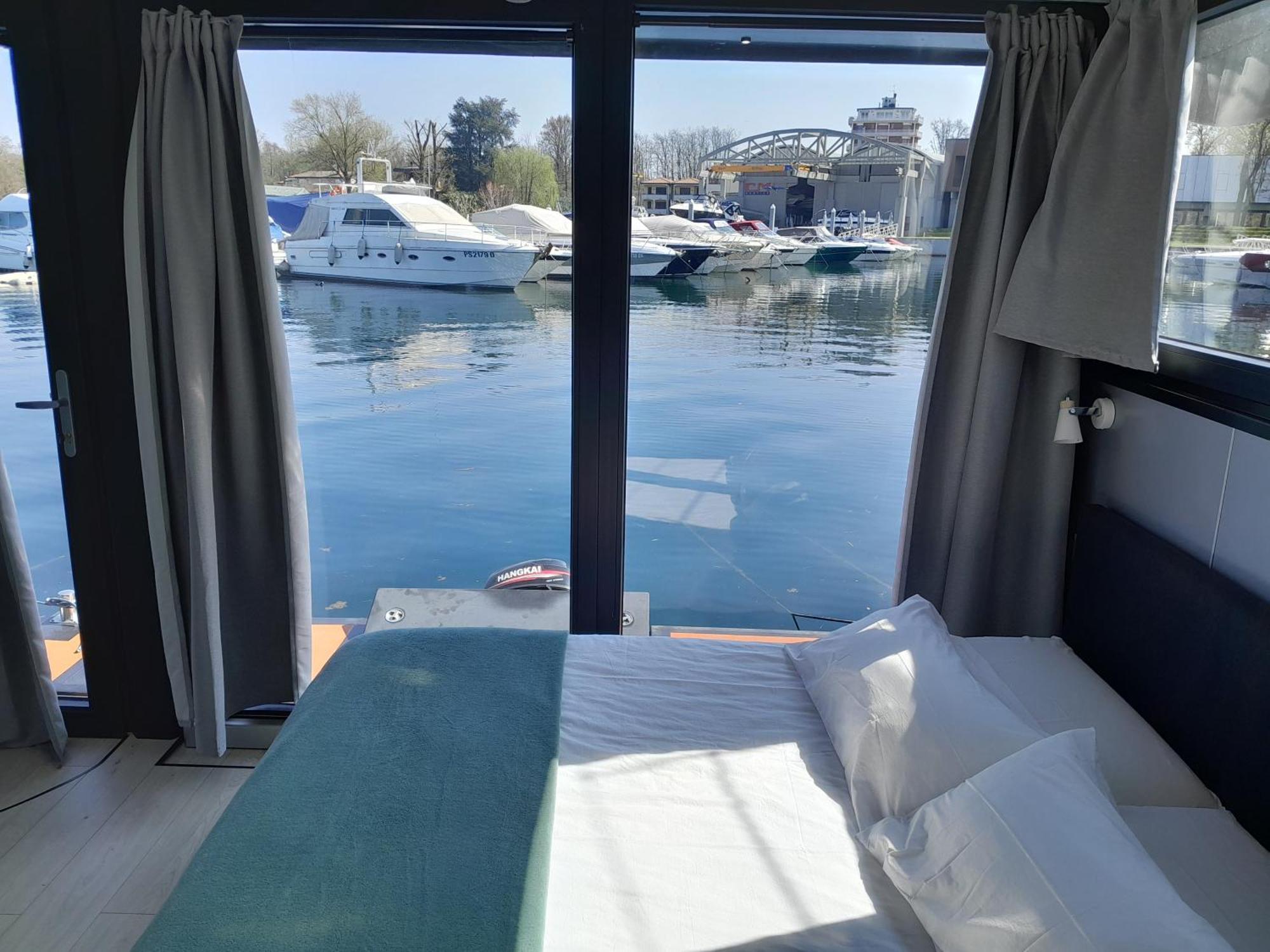 Floating Experience Black Pearl, Lago Maggiore Dormelletto Zewnętrze zdjęcie