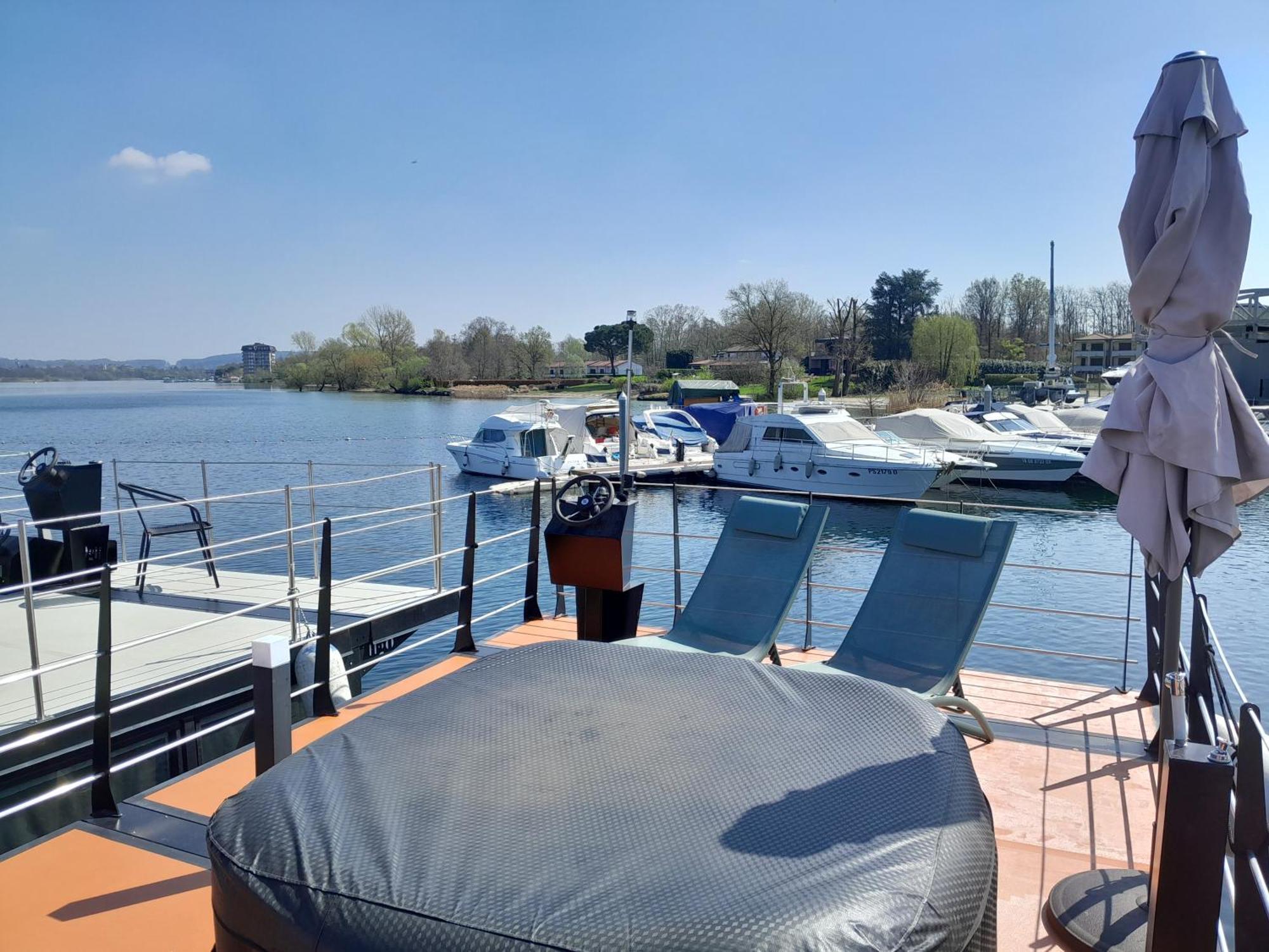 Floating Experience Black Pearl, Lago Maggiore Dormelletto Zewnętrze zdjęcie