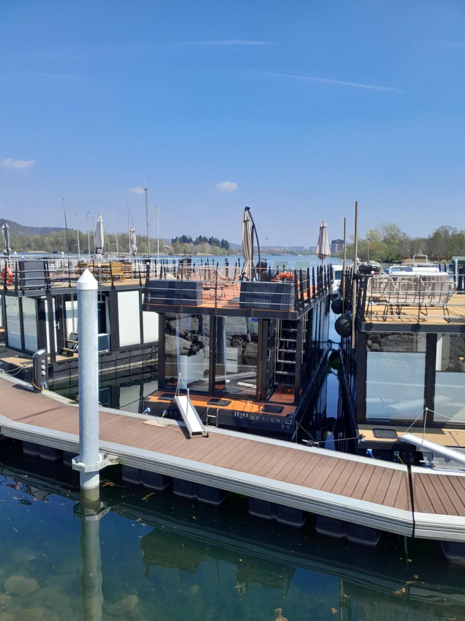 Floating Experience Black Pearl, Lago Maggiore Dormelletto Zewnętrze zdjęcie