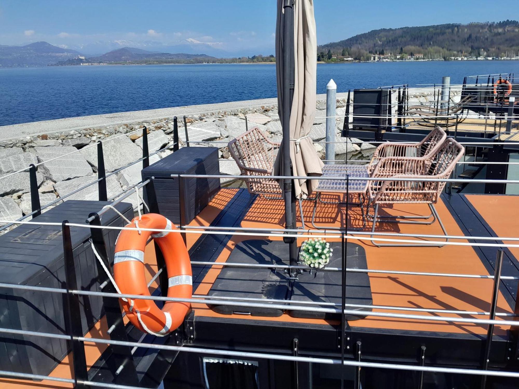 Floating Experience Black Pearl, Lago Maggiore Dormelletto Zewnętrze zdjęcie