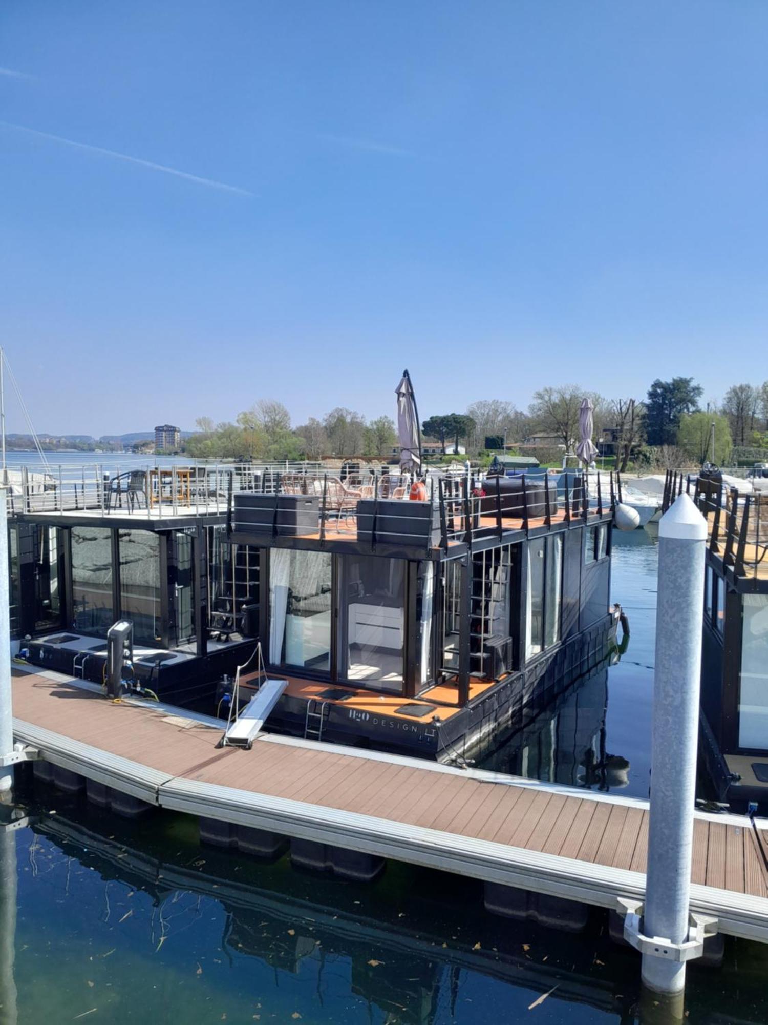 Floating Experience Black Pearl, Lago Maggiore Dormelletto Zewnętrze zdjęcie