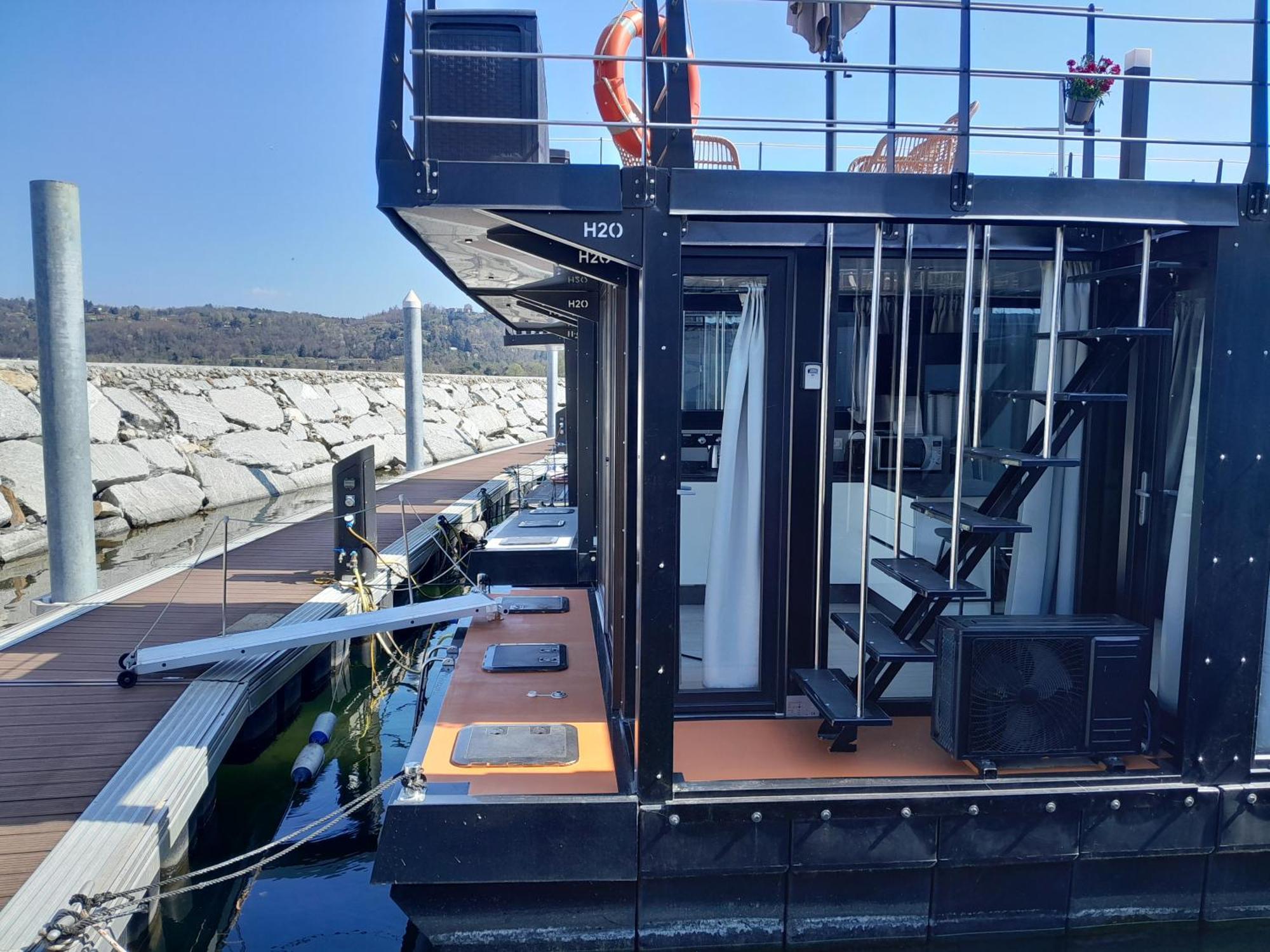 Floating Experience Black Pearl, Lago Maggiore Dormelletto Zewnętrze zdjęcie