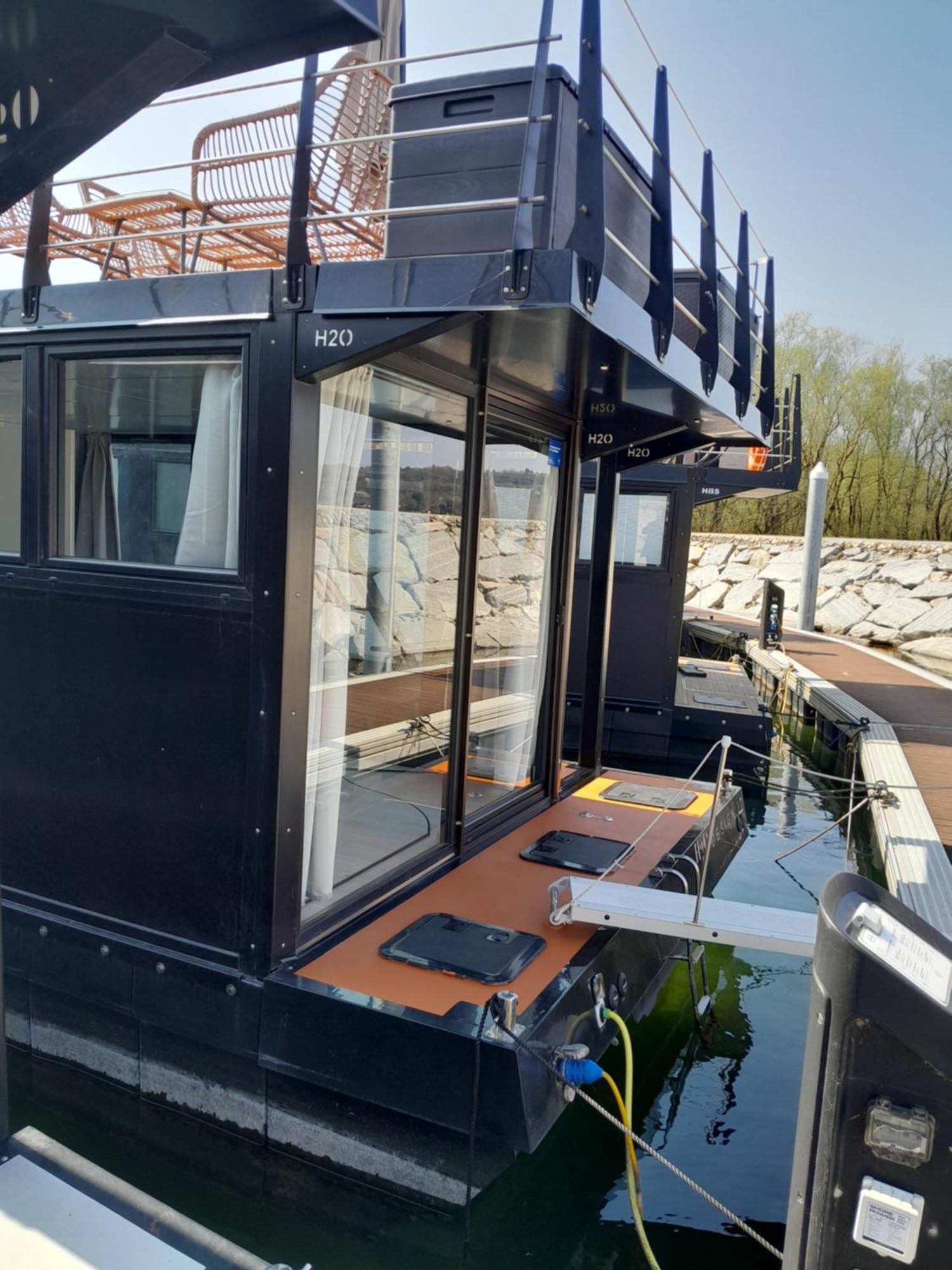 Floating Experience Black Pearl, Lago Maggiore Dormelletto Zewnętrze zdjęcie