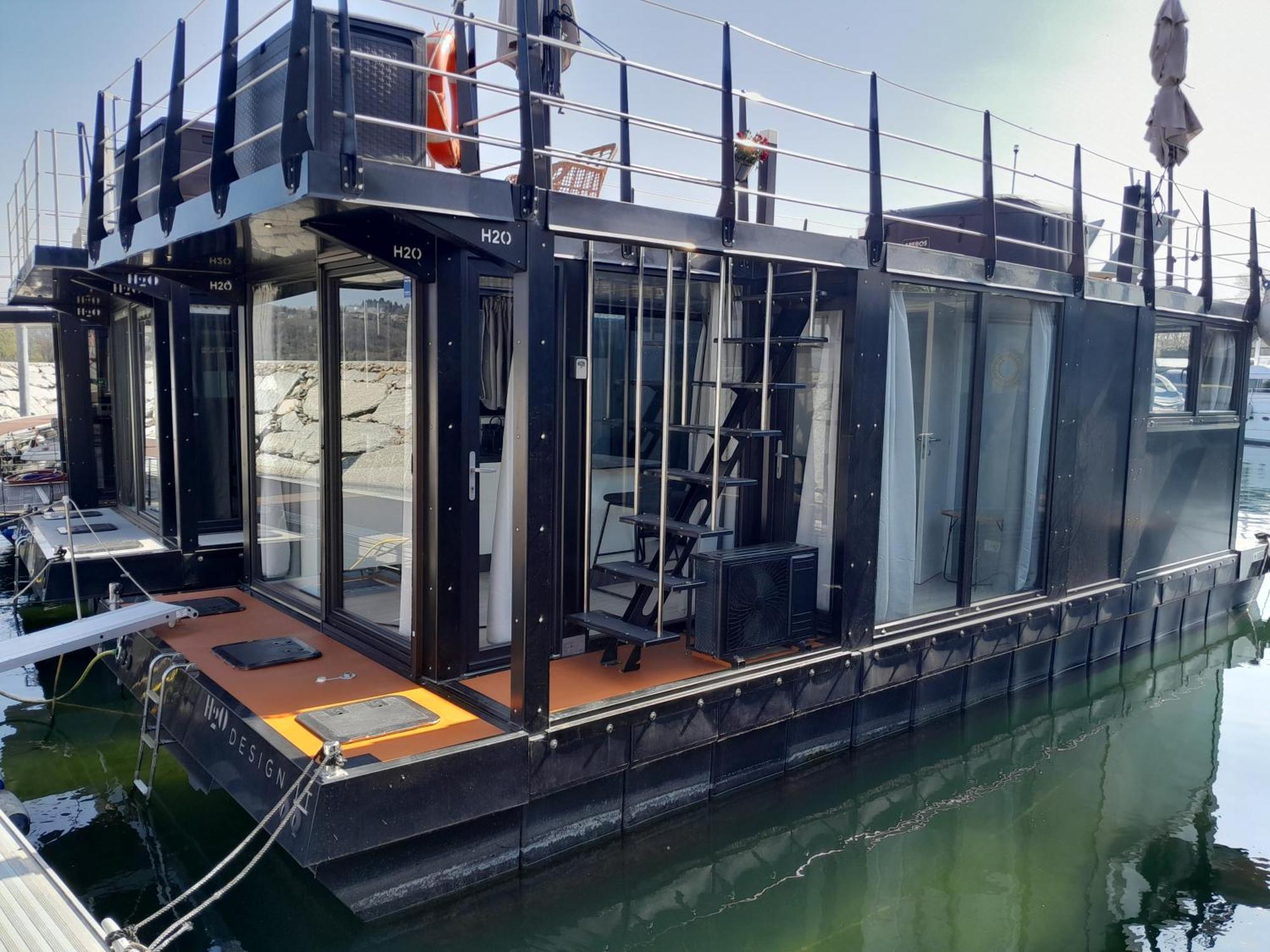 Floating Experience Black Pearl, Lago Maggiore Dormelletto Zewnętrze zdjęcie